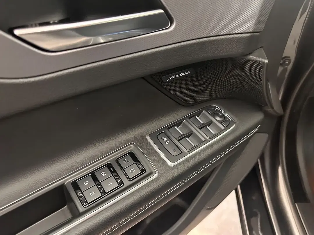 Jaguar XF - Thumbnail 20