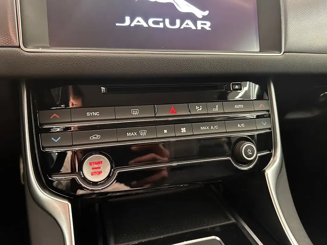 Jaguar XF - Thumbnail 29