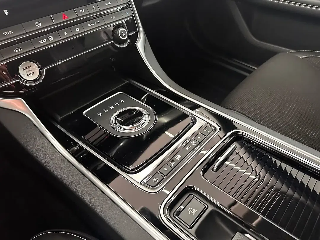 Jaguar XF - Thumbnail 32