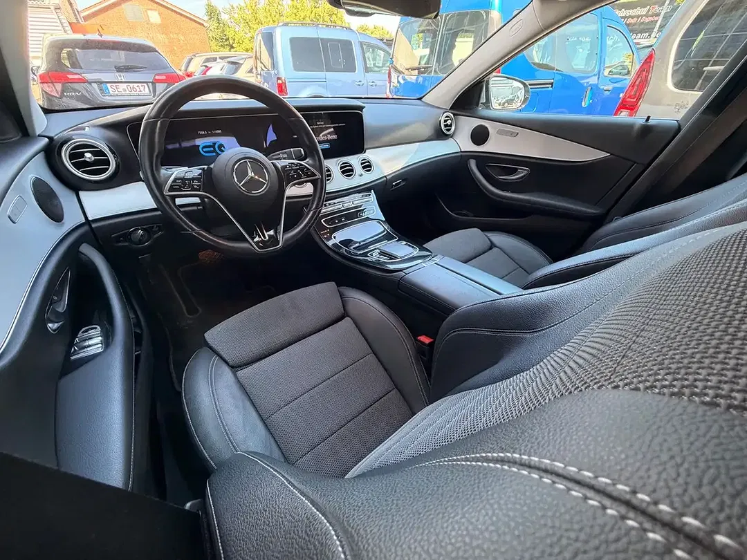 Mercedes-Benz E 300 - Thumbnail 11