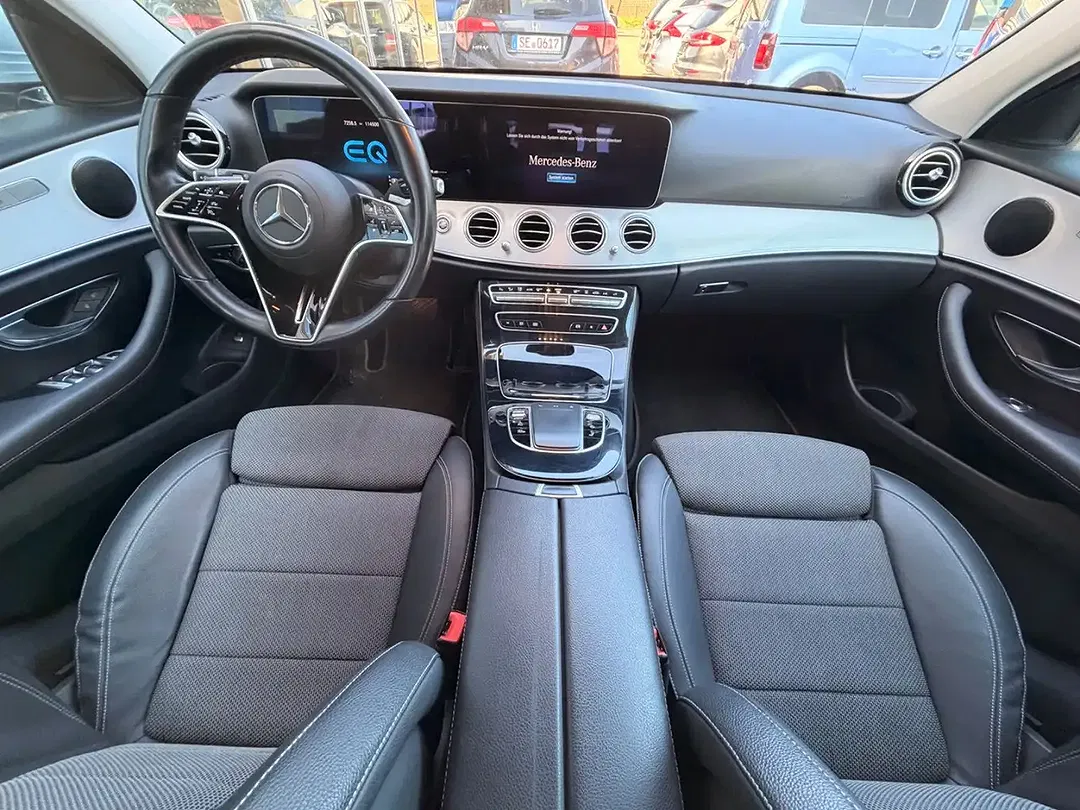 Mercedes-Benz E 300 - Thumbnail 12