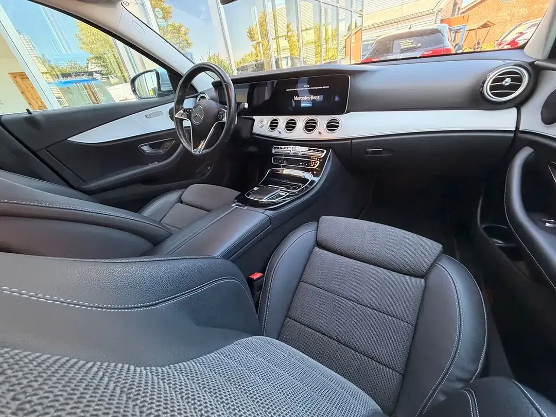 Mercedes-Benz E 300 - Thumbnail 13