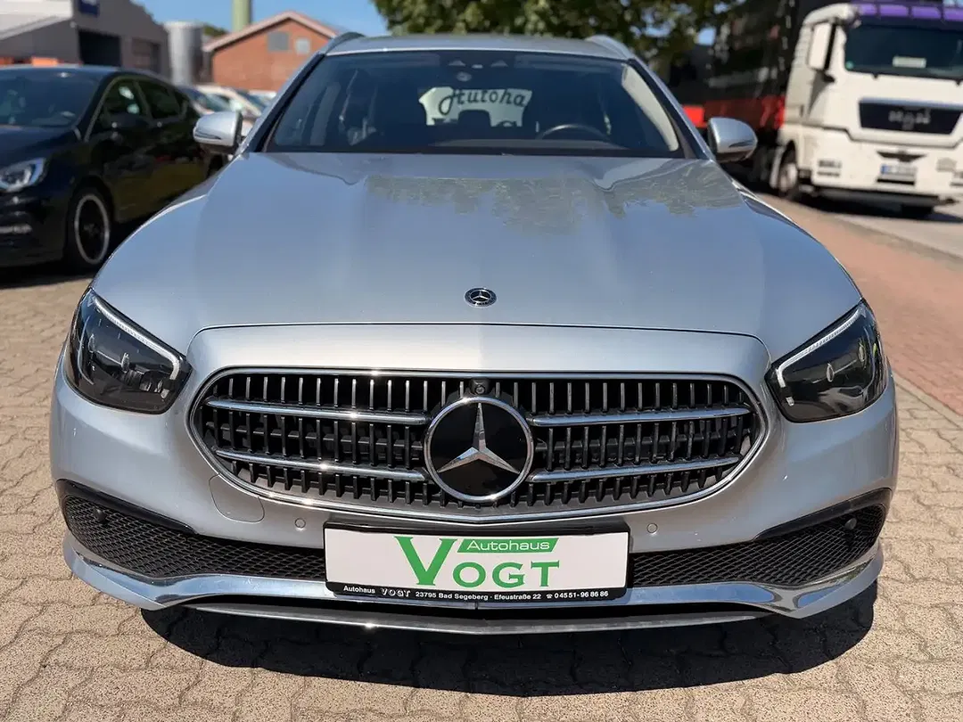 Mercedes-Benz E 300 - Thumbnail 2