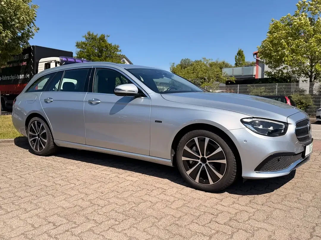 Mercedes-Benz E 300 - Thumbnail 3