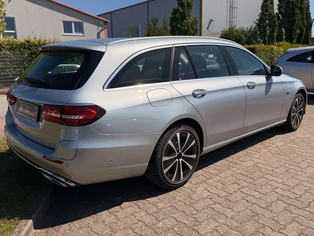 Mercedes-Benz E 300 - Thumbnail 4