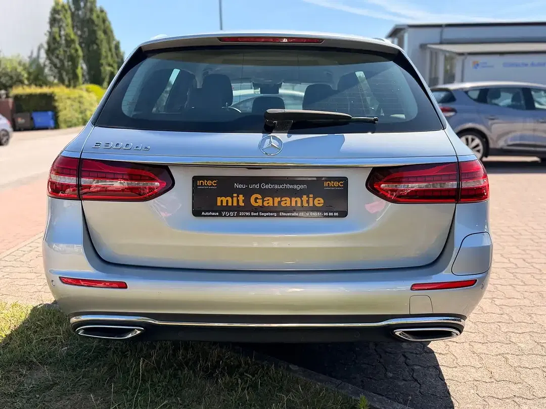 Mercedes-Benz E 300 - Thumbnail 5