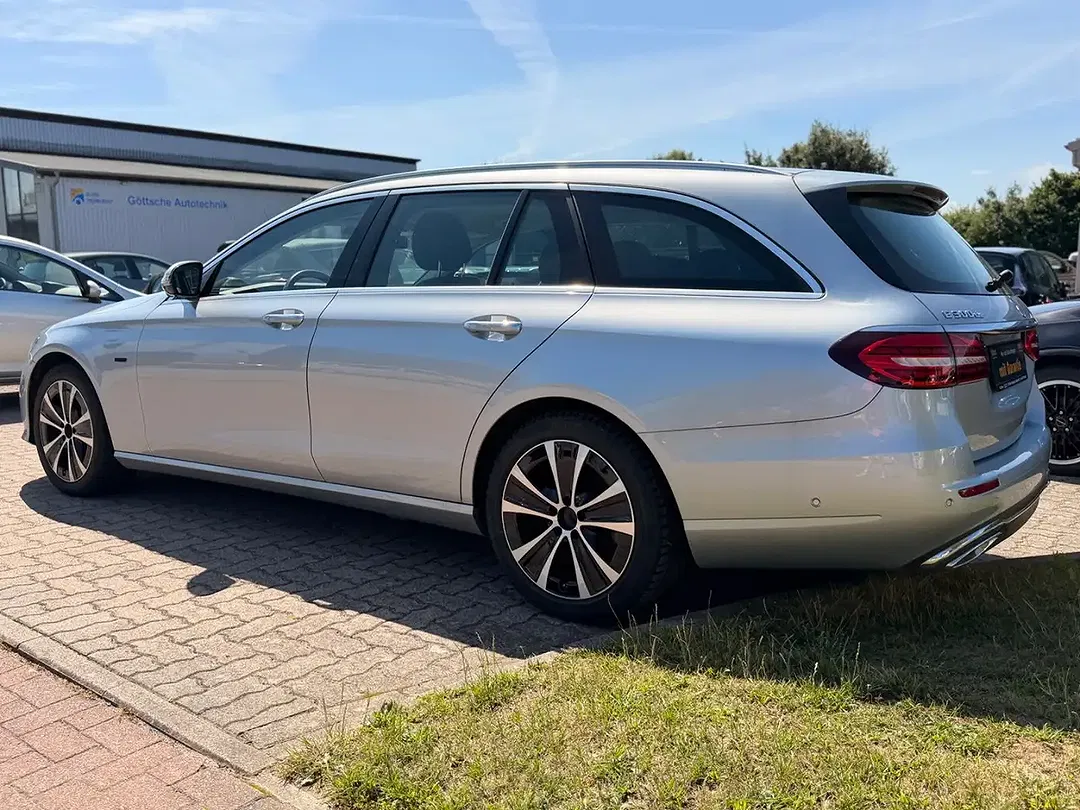 Mercedes-Benz E 300 - Thumbnail 6