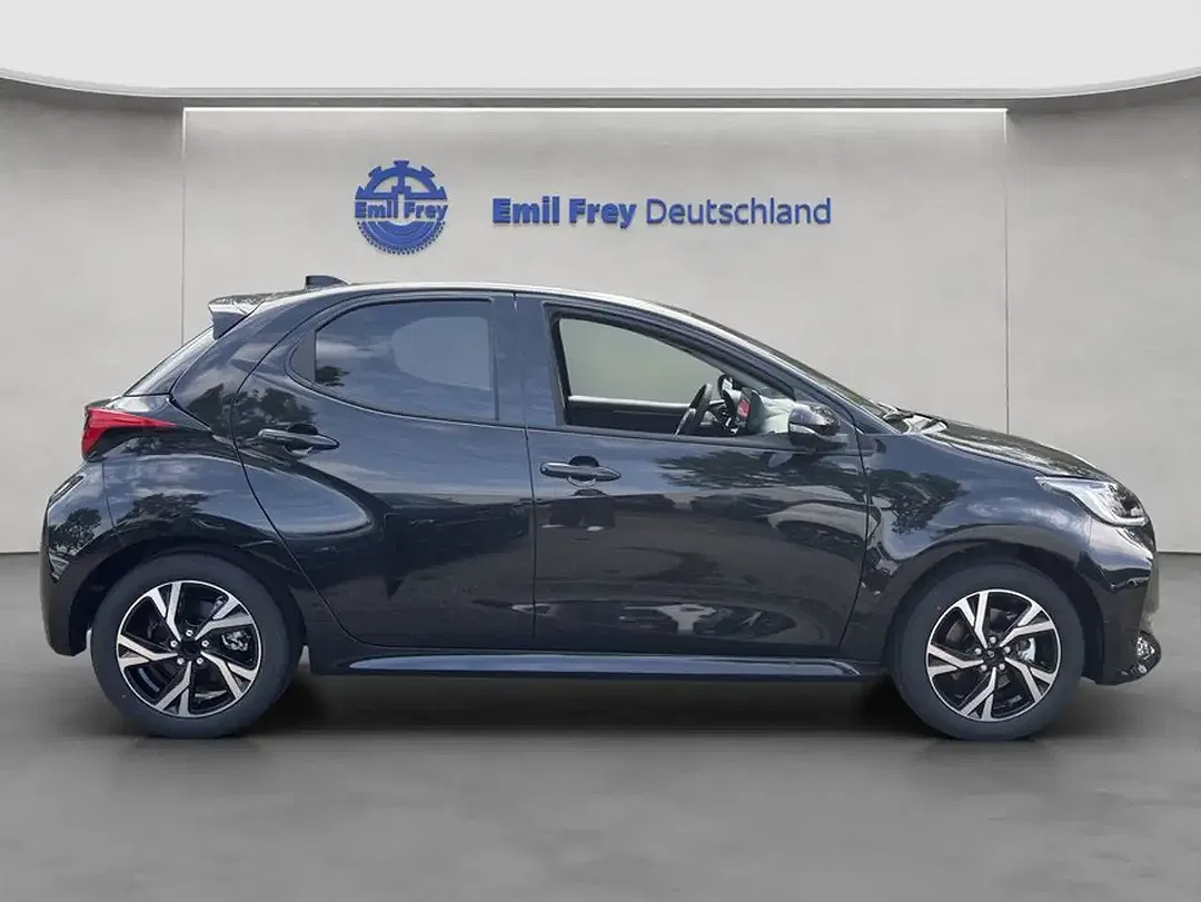Toyota Yaris - Thumbnail 6