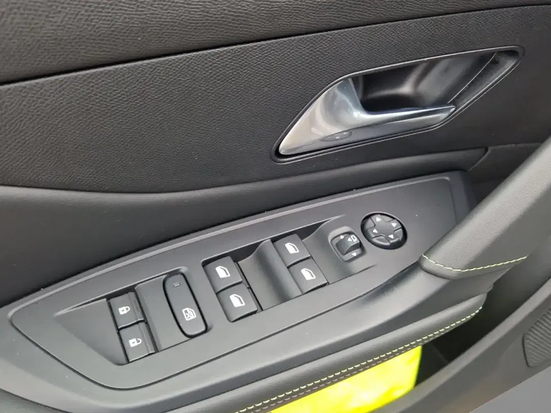 Peugeot 308 - Thumbnail 13