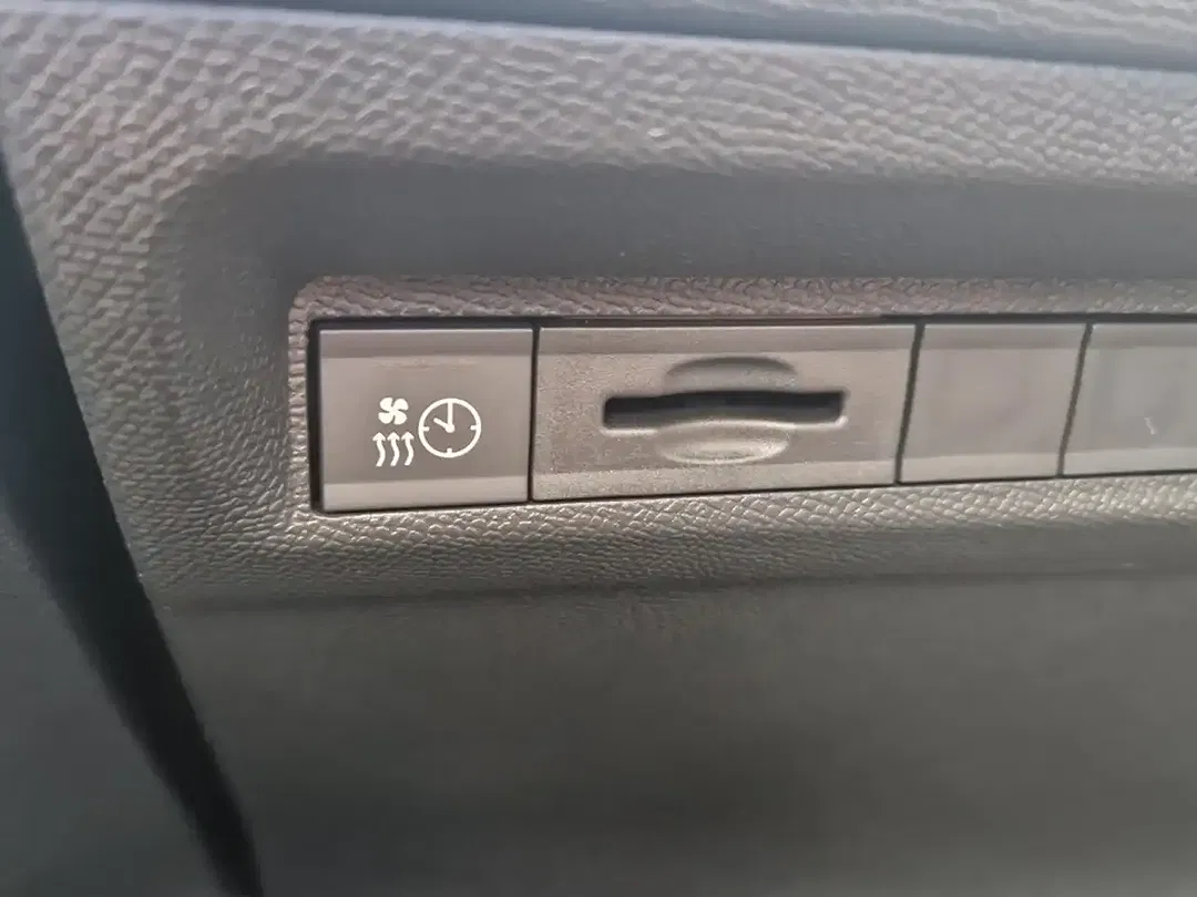 Peugeot 308 - Thumbnail 20
