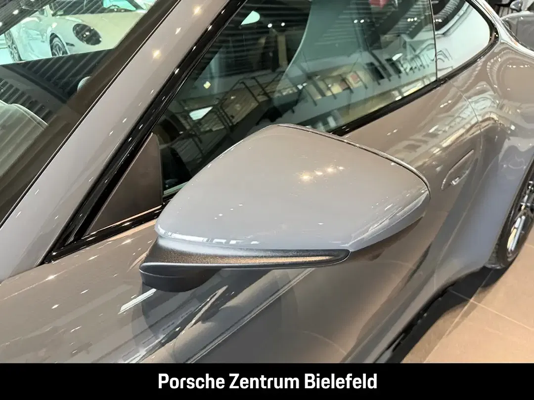 Porsche 992 - Thumbnail 11