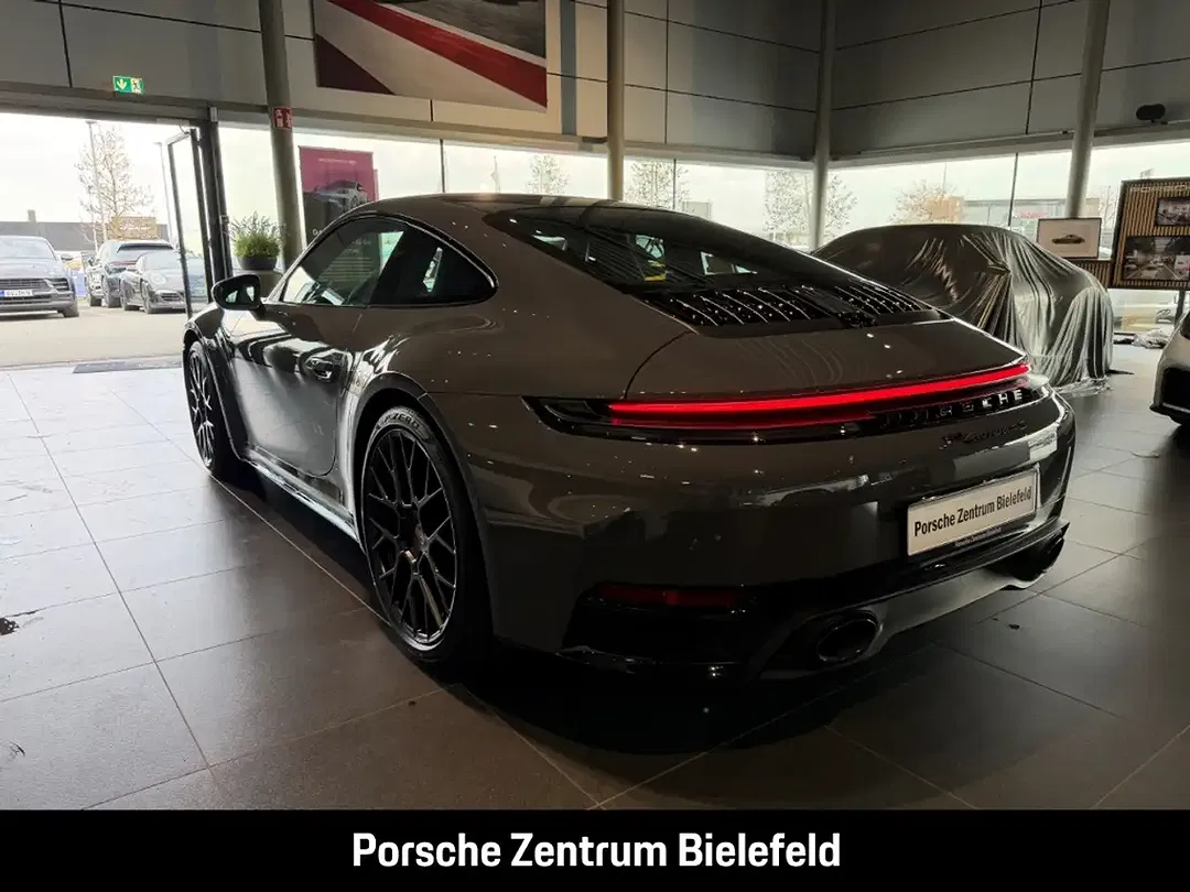 Porsche 992 - Thumbnail 3