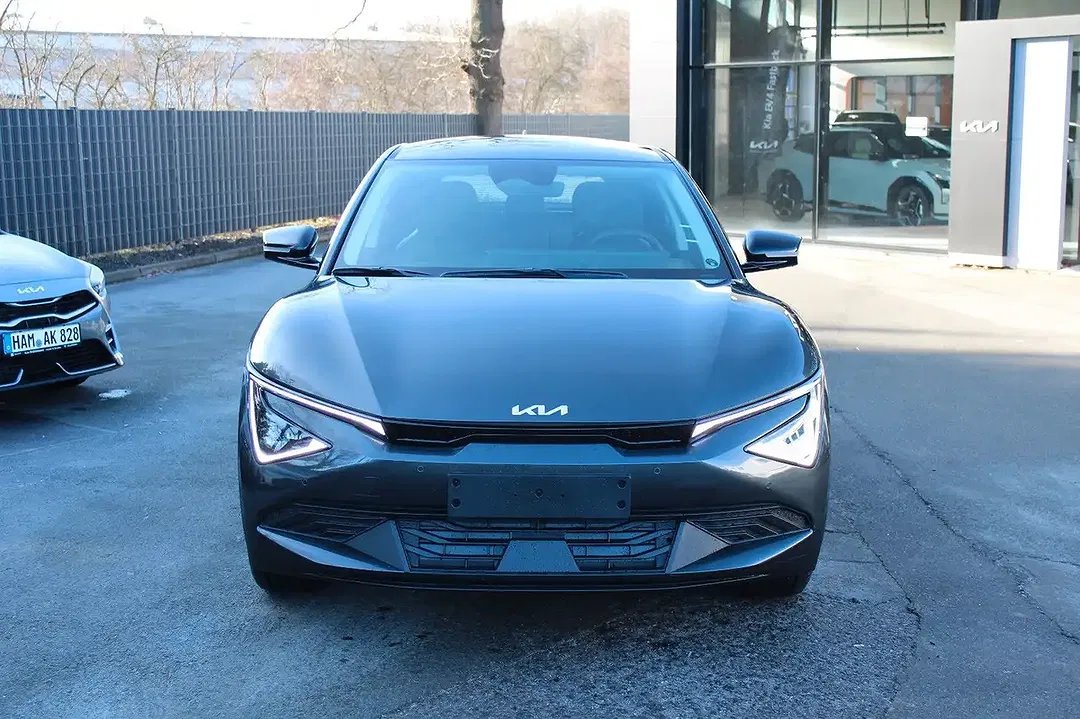 Kia EV6 - Thumbnail 2