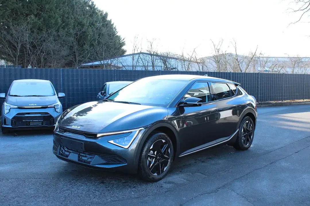 Kia EV6 - Thumbnail 3