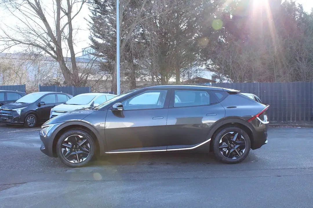 Kia EV6 - Thumbnail 4