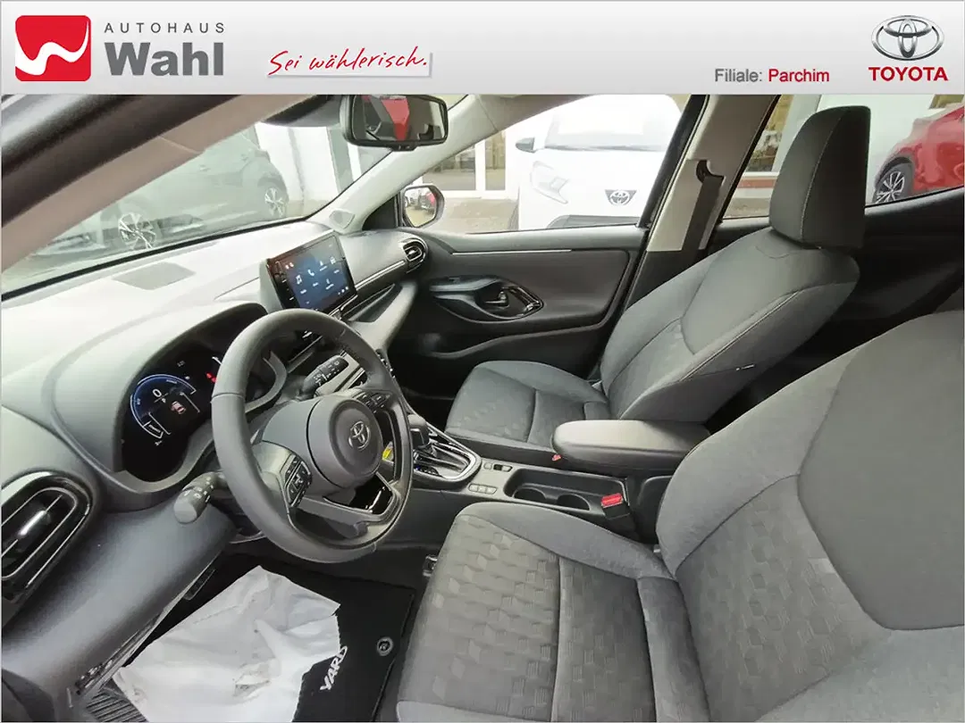 Toyota Yaris - Thumbnail 14