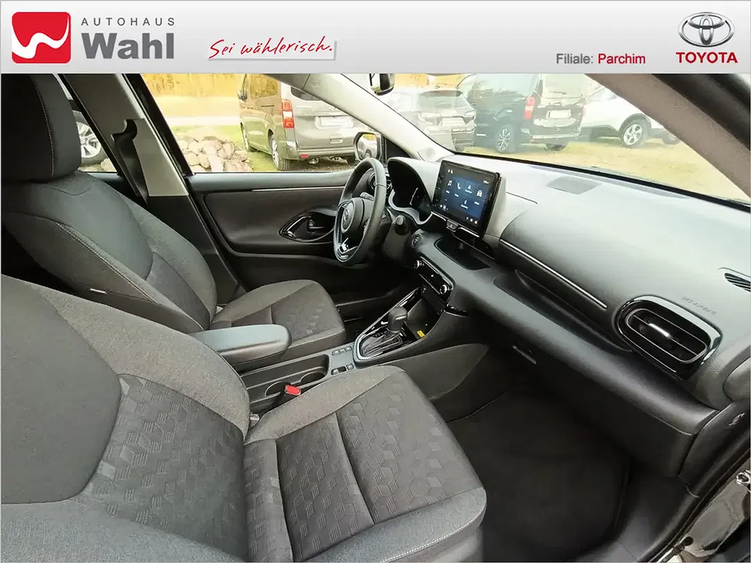 Toyota Yaris - Thumbnail 8