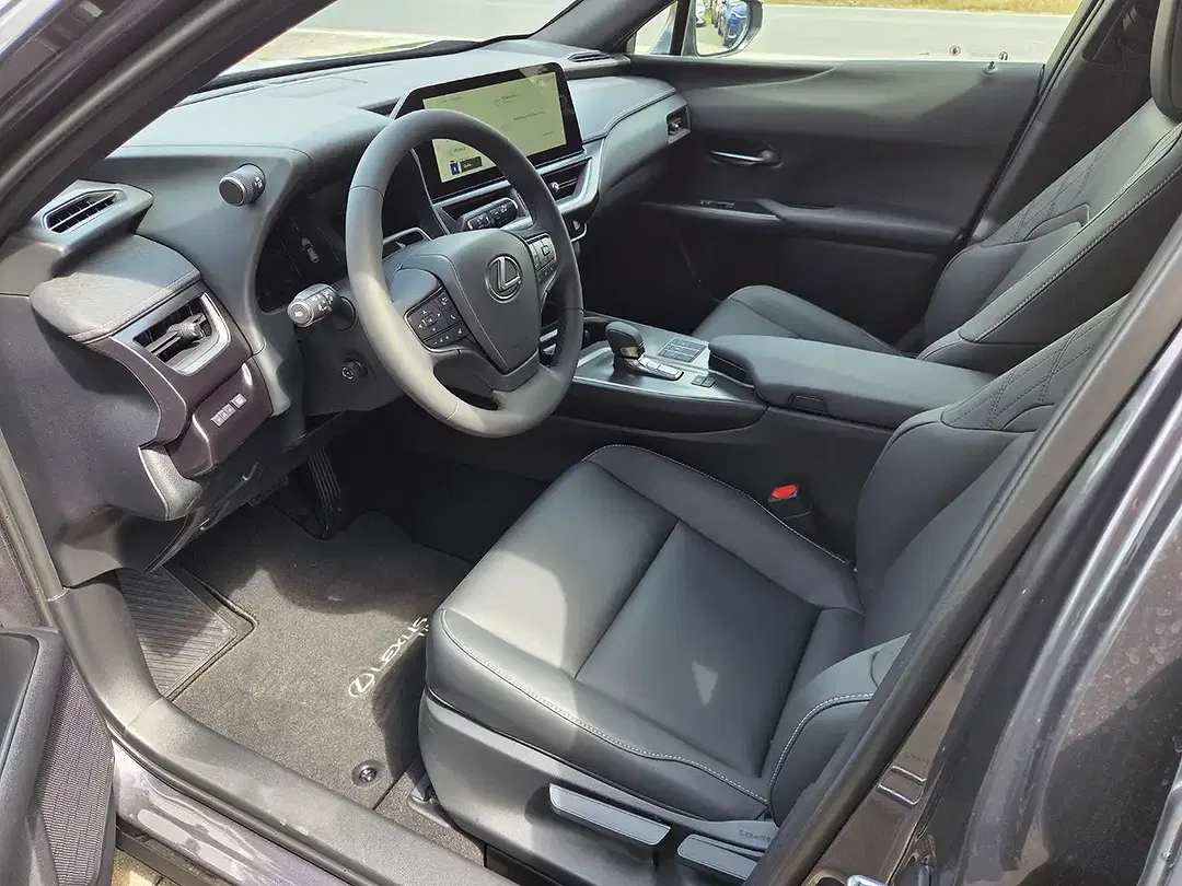Lexus UX 300h - Thumbnail 9
