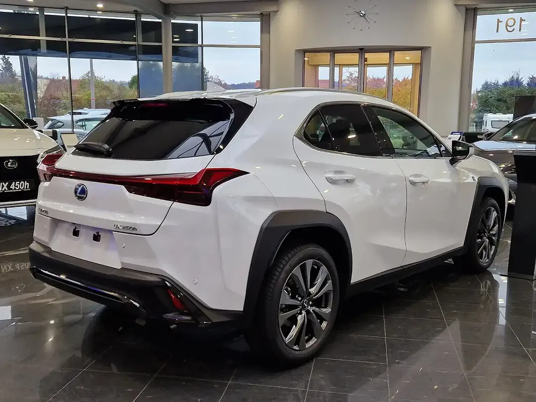 Lexus UX 300h - Thumbnail 4