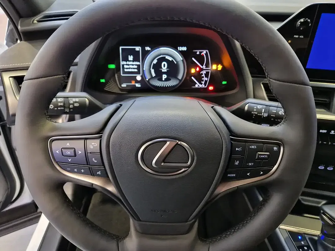 Lexus UX 300h - Thumbnail 8
