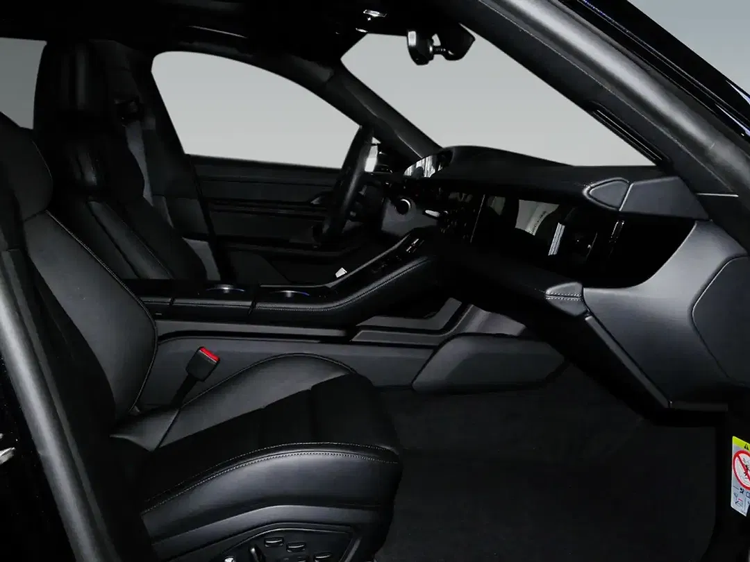 Porsche Taycan - Thumbnail 10