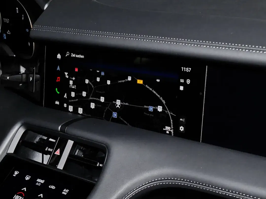 Porsche Taycan - Thumbnail 12