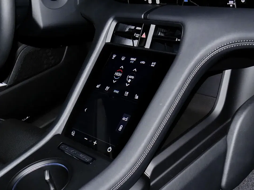 Porsche Taycan - Thumbnail 14