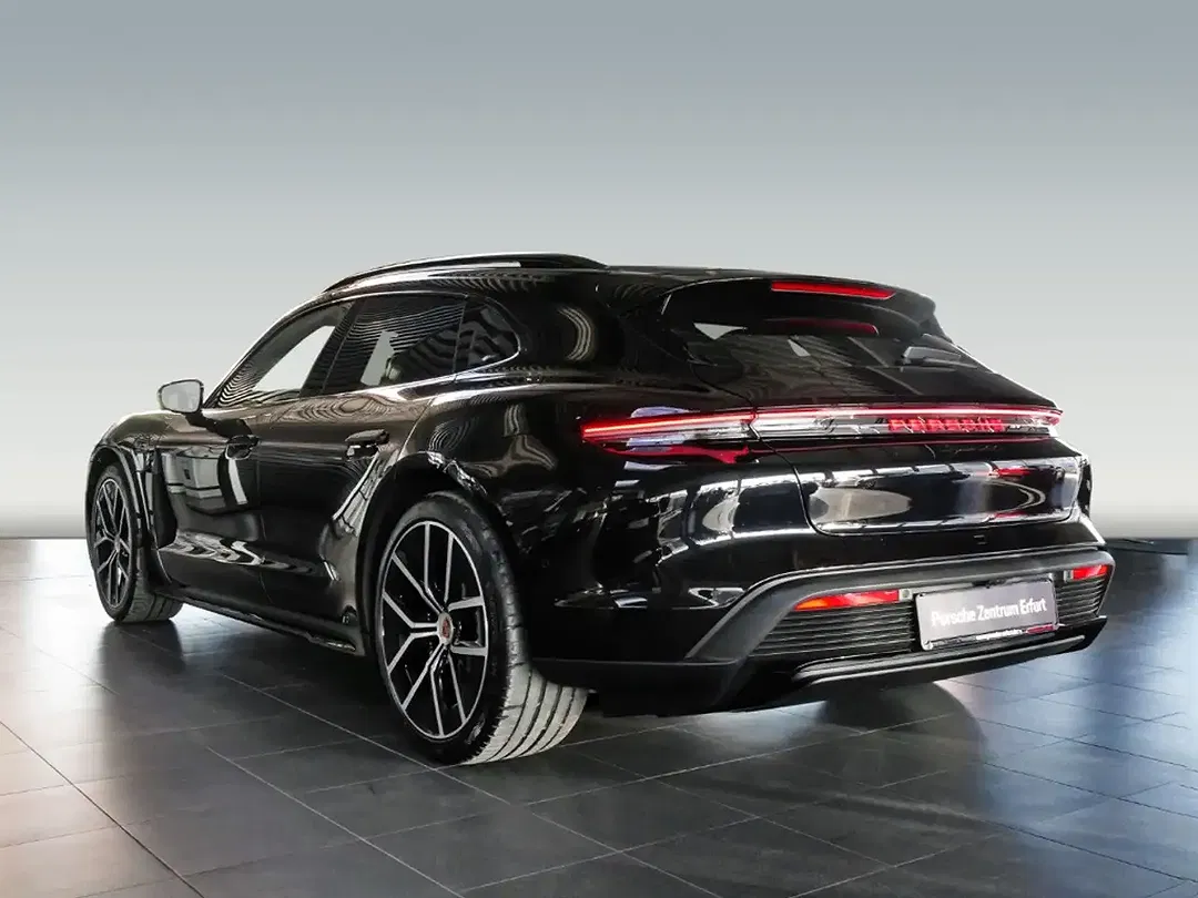 Porsche Taycan - Thumbnail 3