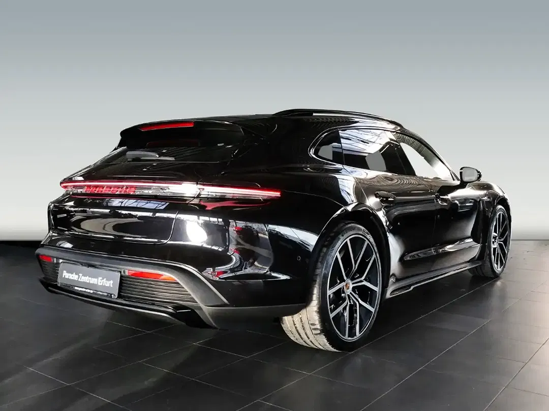 Porsche Taycan - Thumbnail 6