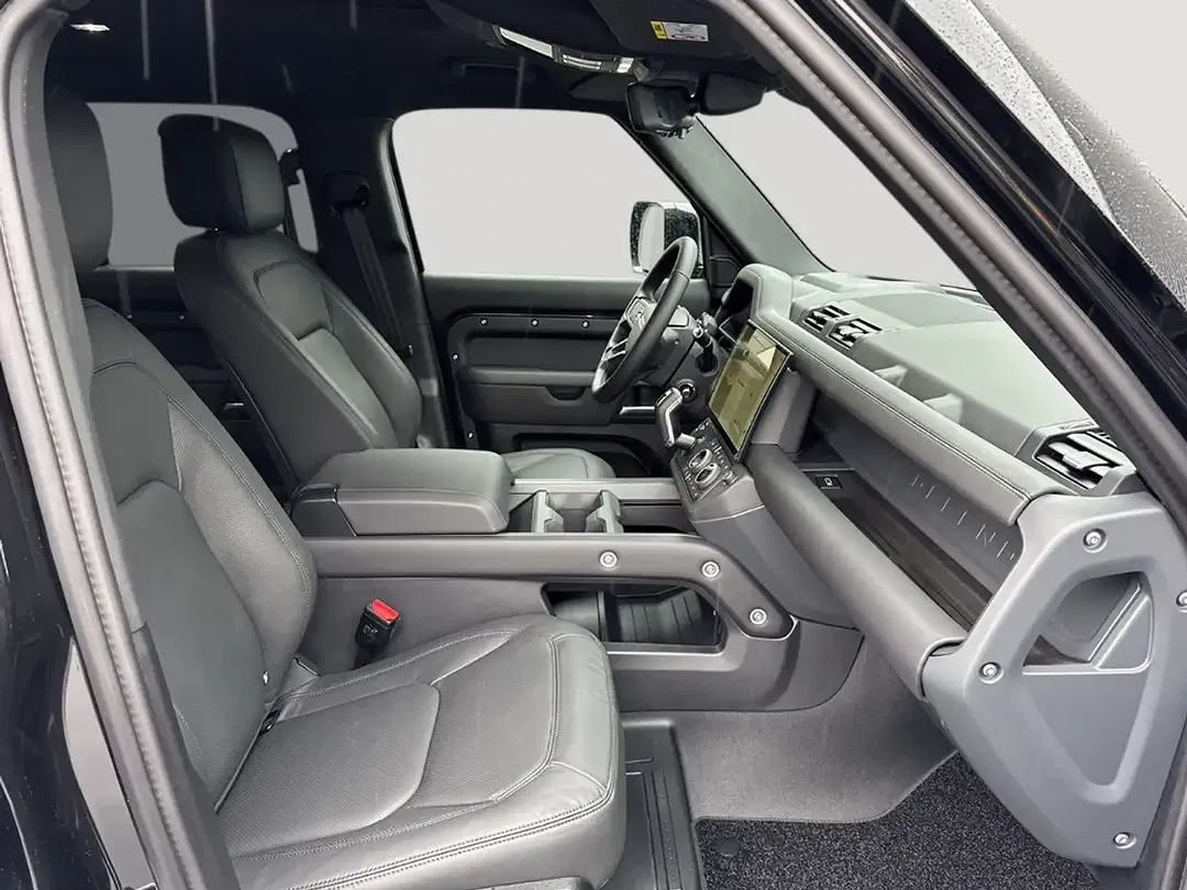 Land Rover Defender - Thumbnail 3