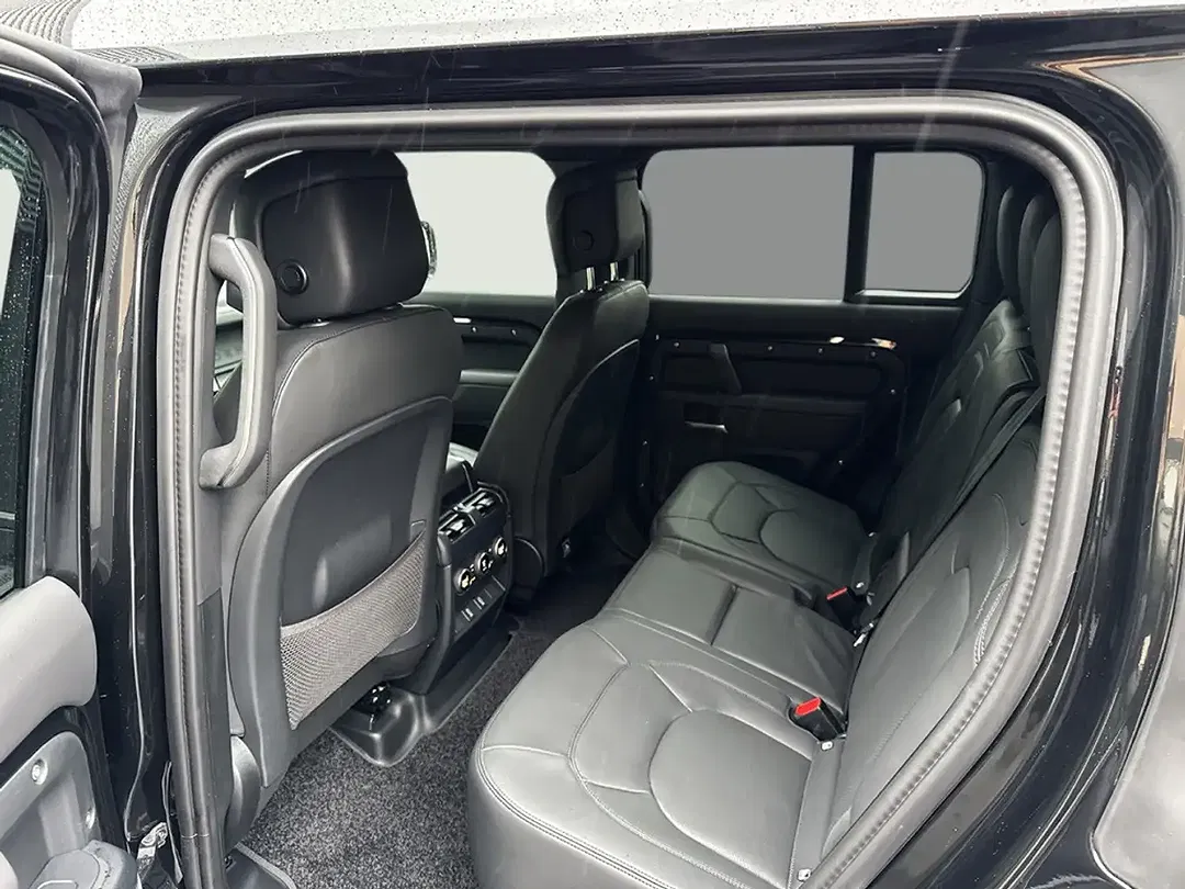 Land Rover Defender - Thumbnail 5