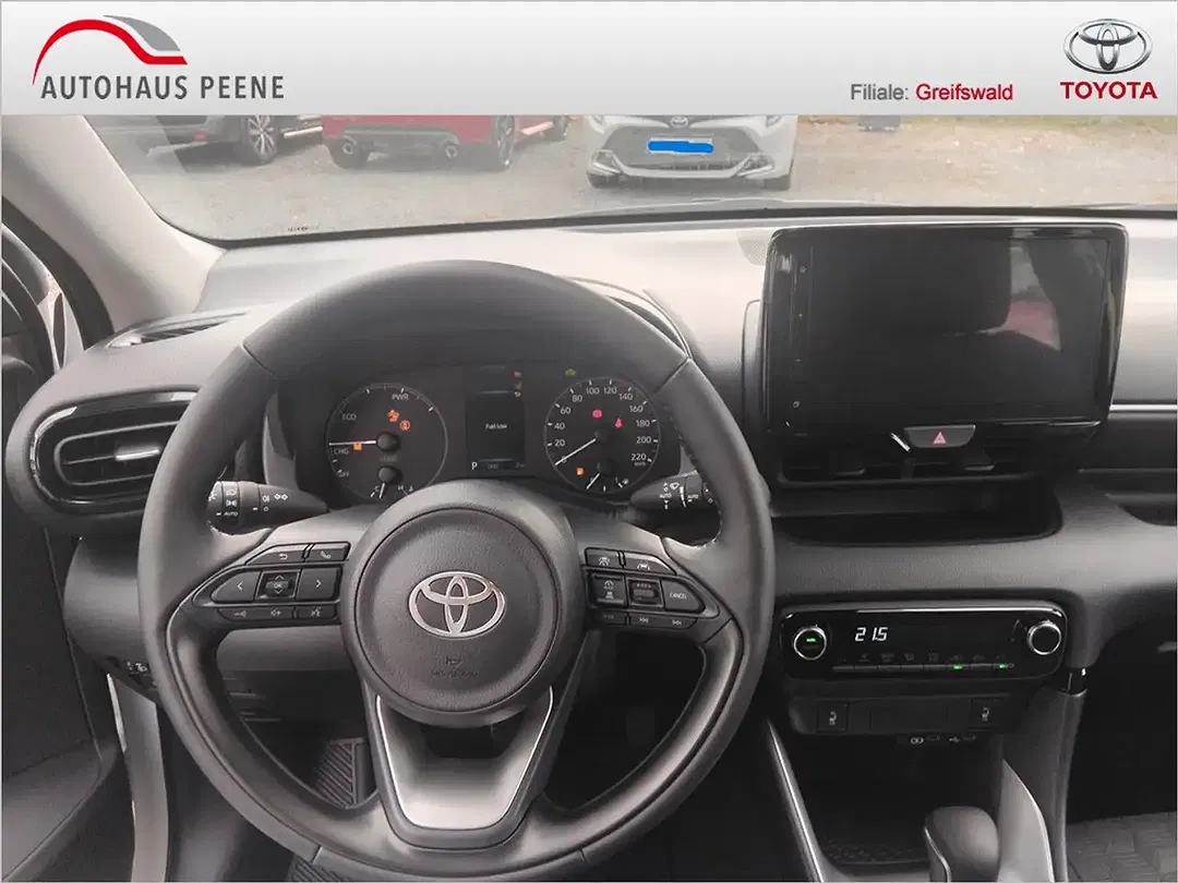 Toyota Yaris - Thumbnail 10