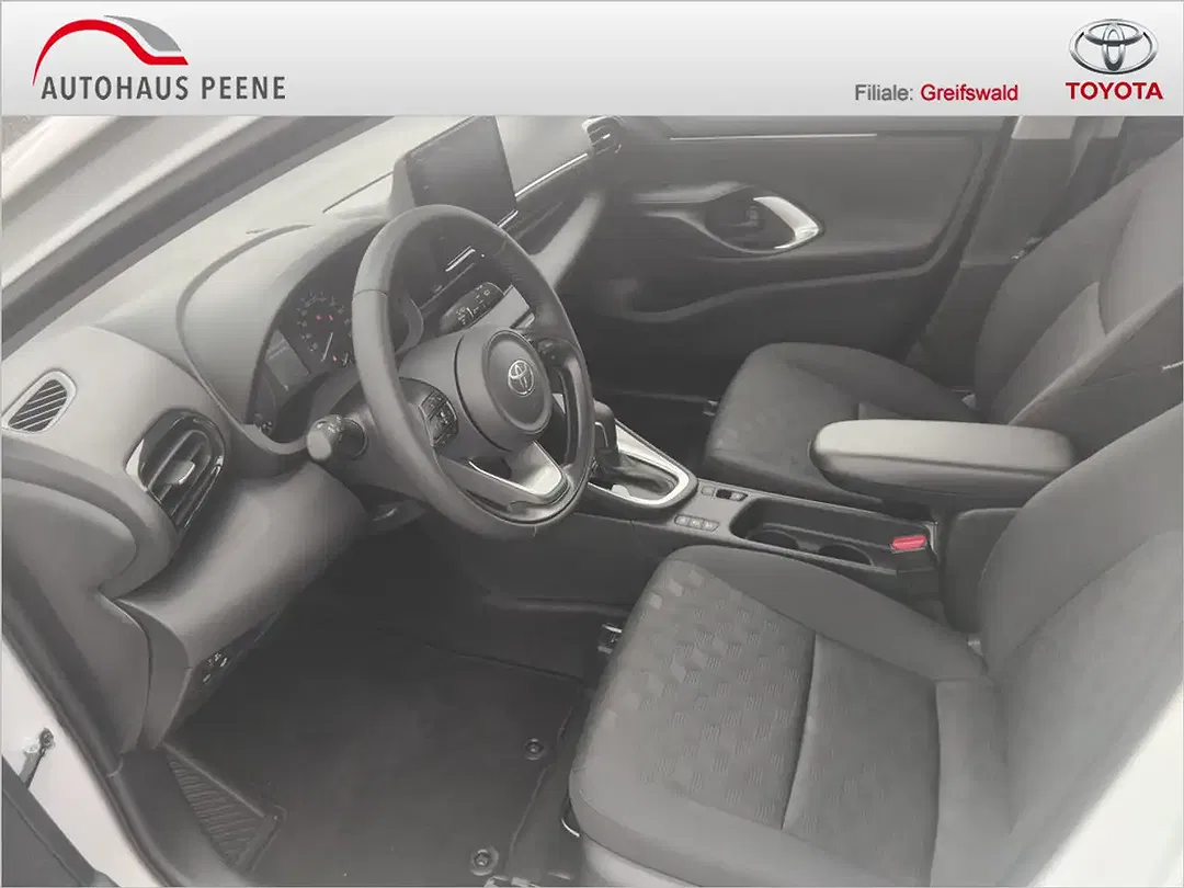 Toyota Yaris - Thumbnail 13