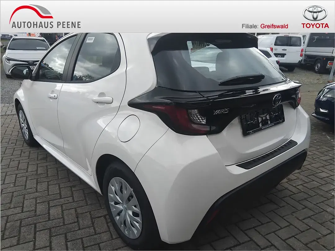 Toyota Yaris - Thumbnail 2