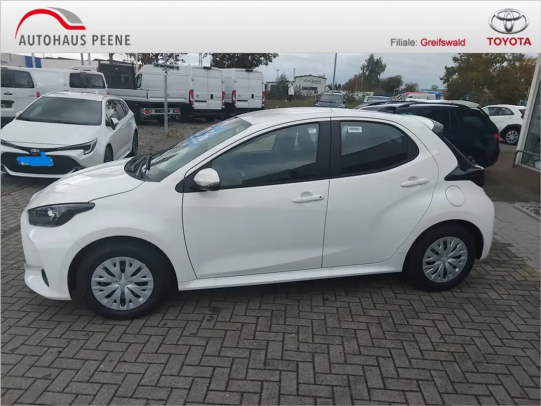 Toyota Yaris - Thumbnail 3