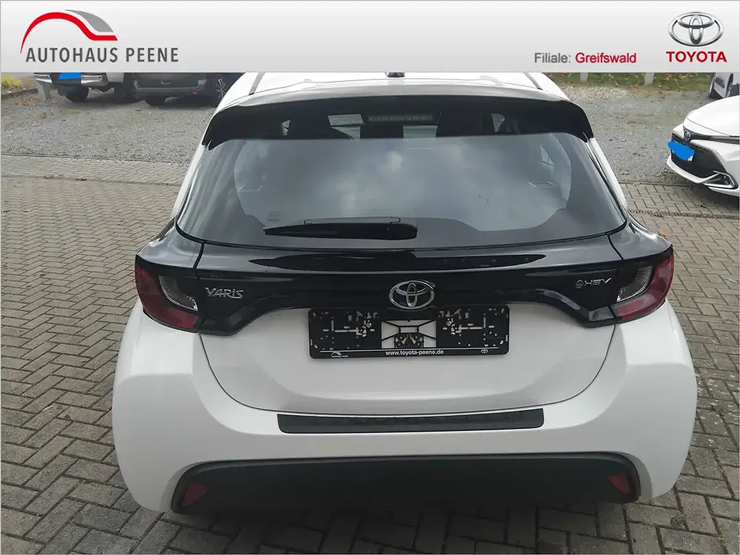 Toyota Yaris - Thumbnail 4