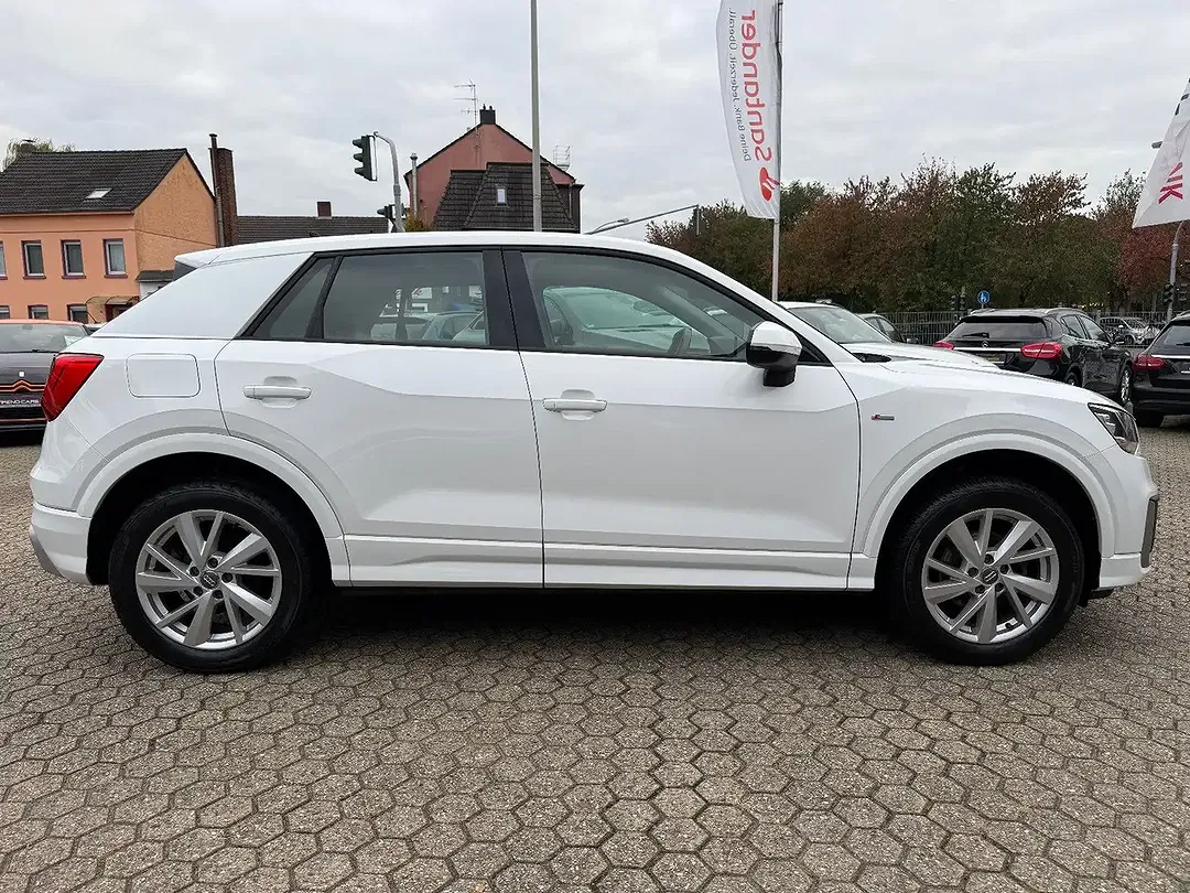 Audi Q2 - Thumbnail 6