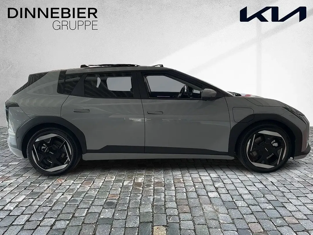 Kia EV4 - Thumbnail 3