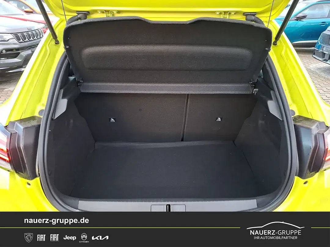 Peugeot 208 - Thumbnail 6