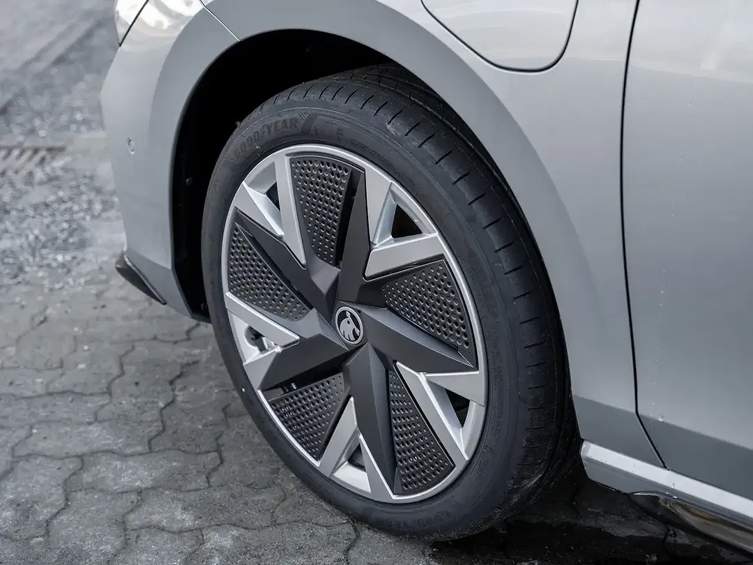 Skoda Superb - Thumbnail 5