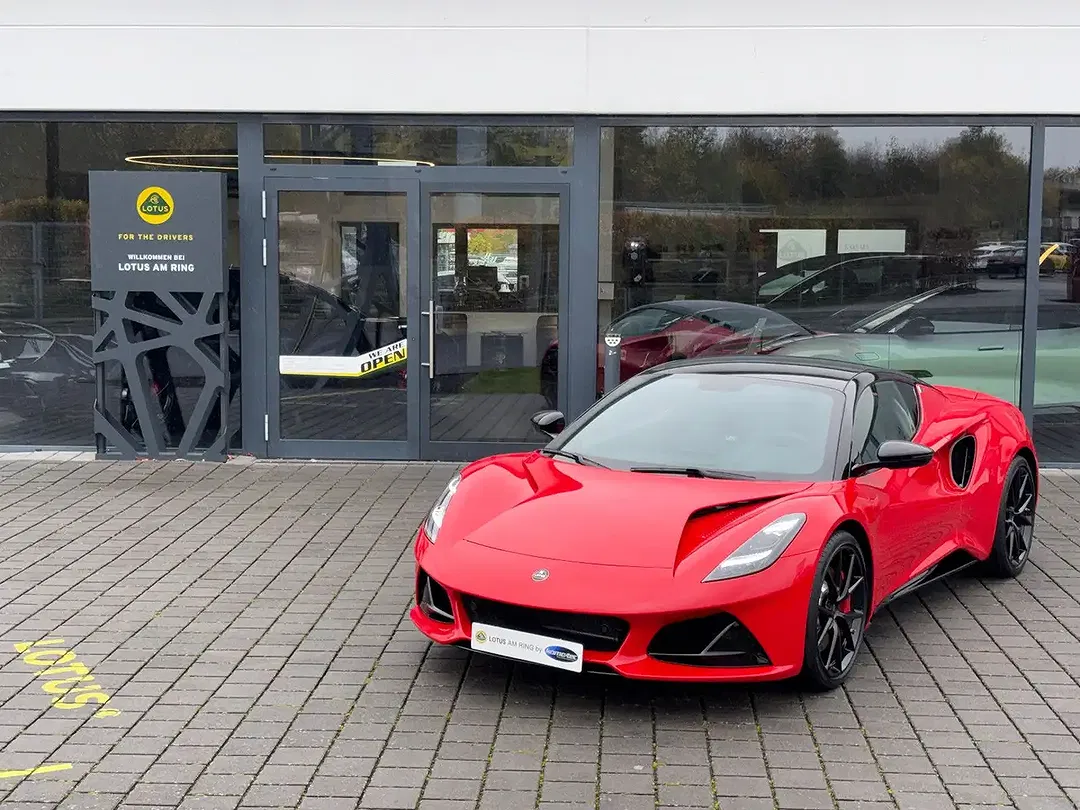 Lotus Emira - Thumbnail 5