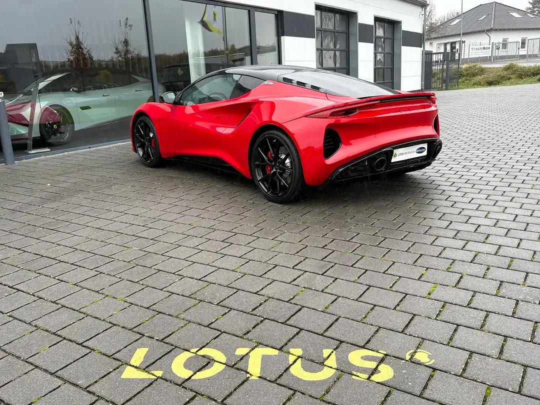 Lotus Emira - Thumbnail 6