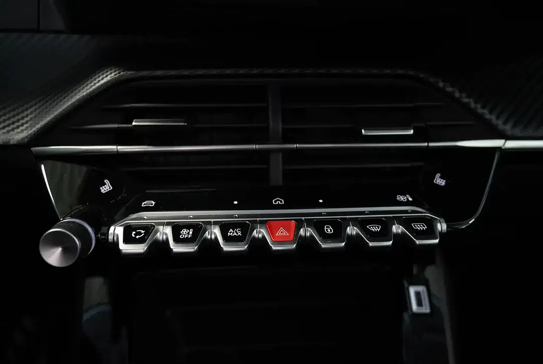Peugeot 208 - Thumbnail 10
