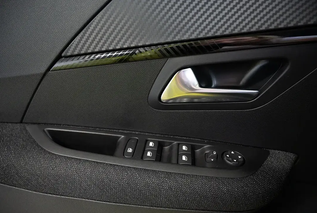 Peugeot 208 - Thumbnail 12