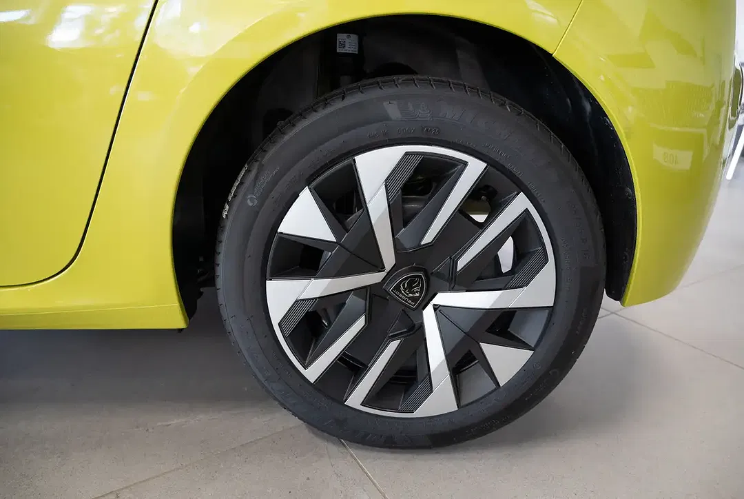 Peugeot 208 - Thumbnail 15