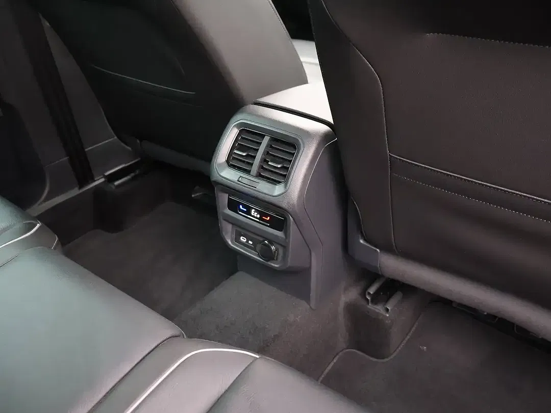 Volkswagen Tiguan - Thumbnail 10