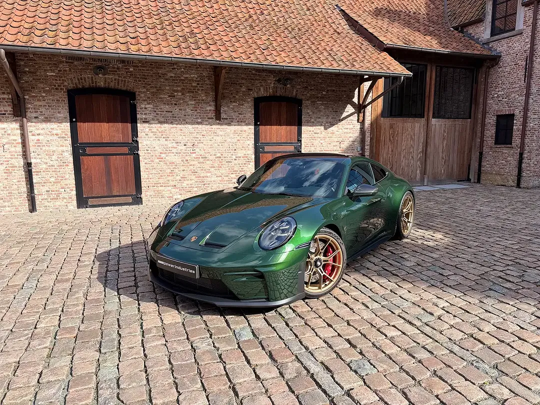 Porsche 992 - Thumbnail 1