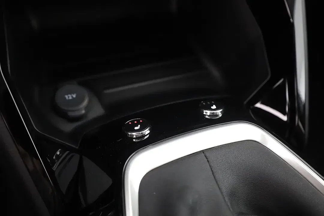 Peugeot 208 - Thumbnail 13