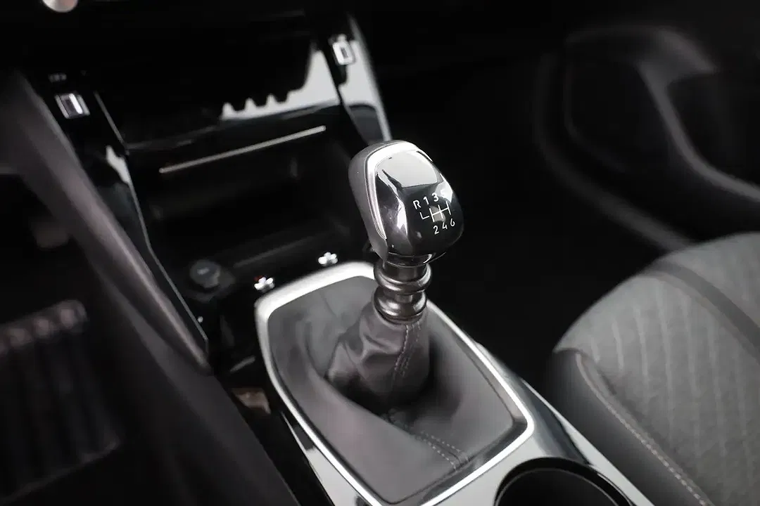 Peugeot 208 - Thumbnail 14