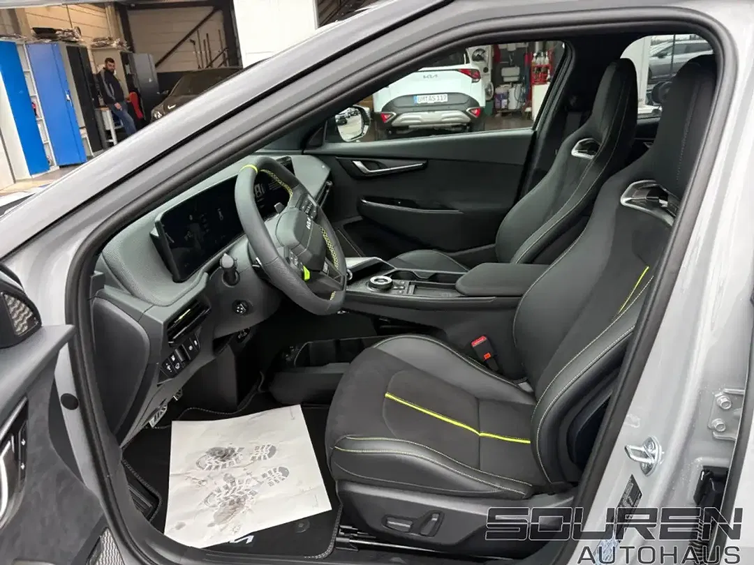 Kia EV6 - Thumbnail 9